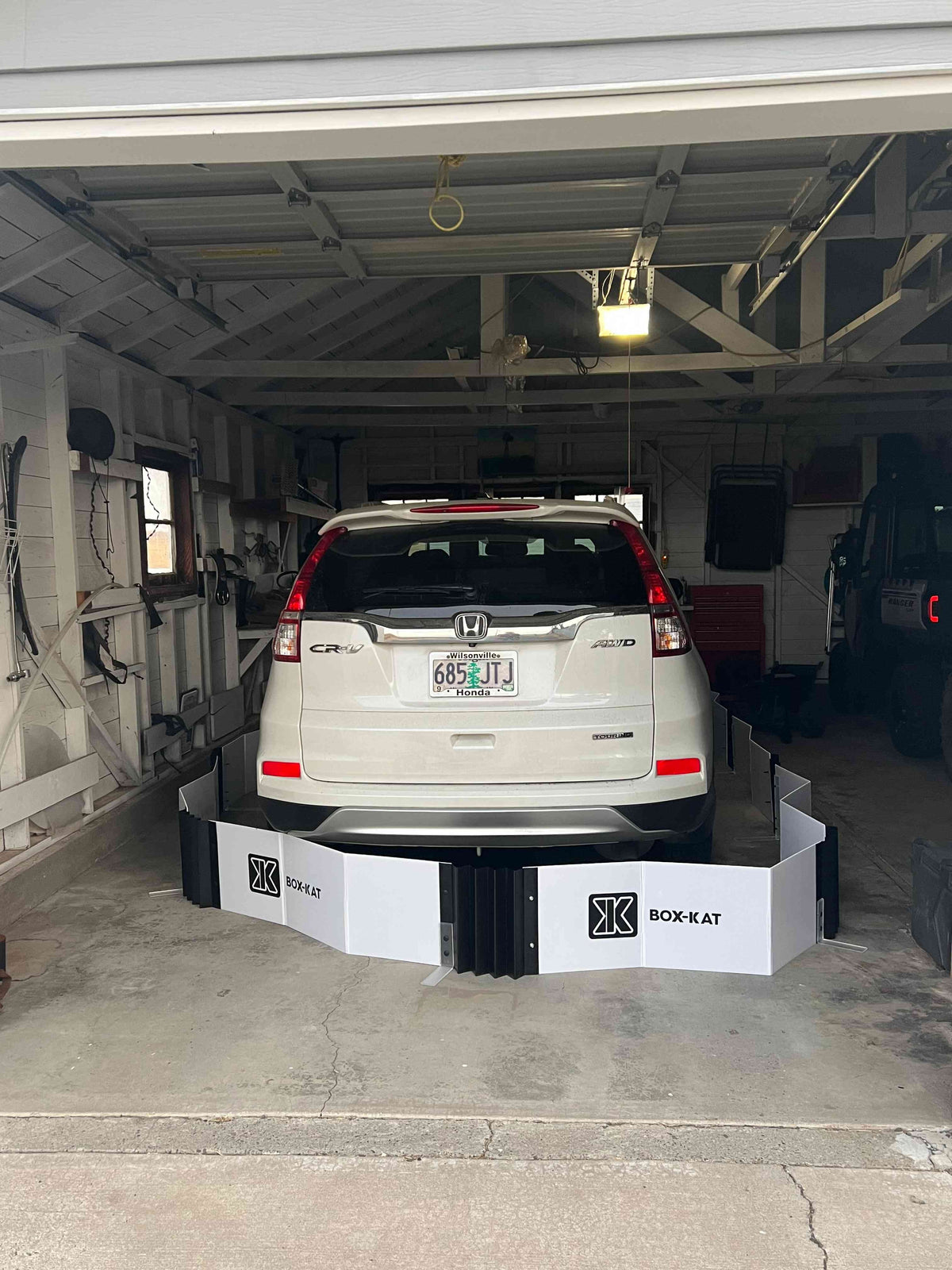 Honda CRV in garage with Box-Kat